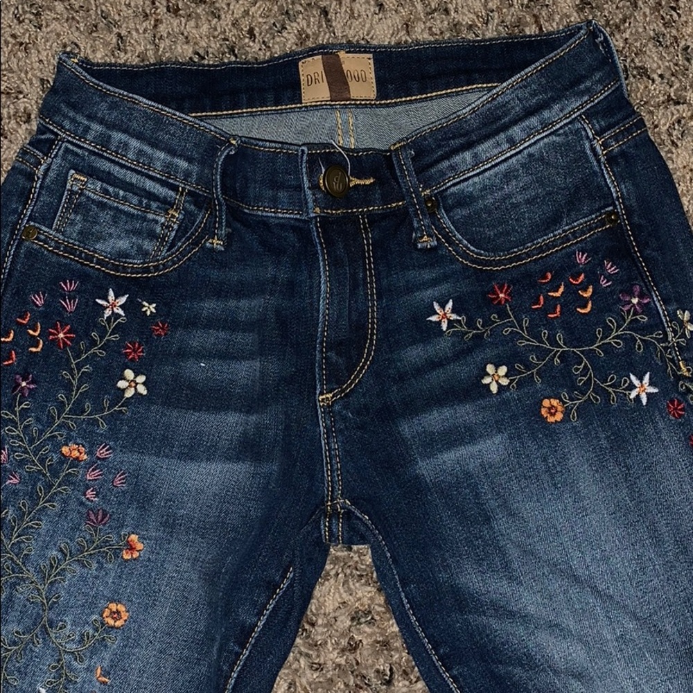 Drift Wood flower embroidered jeans